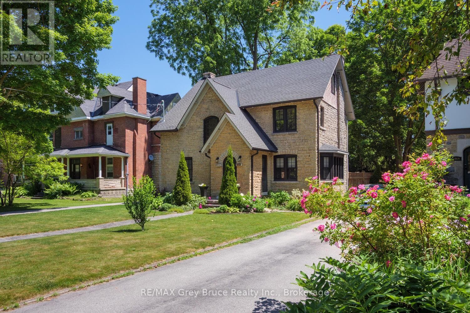 1075 4TH AVENUE WEST in 