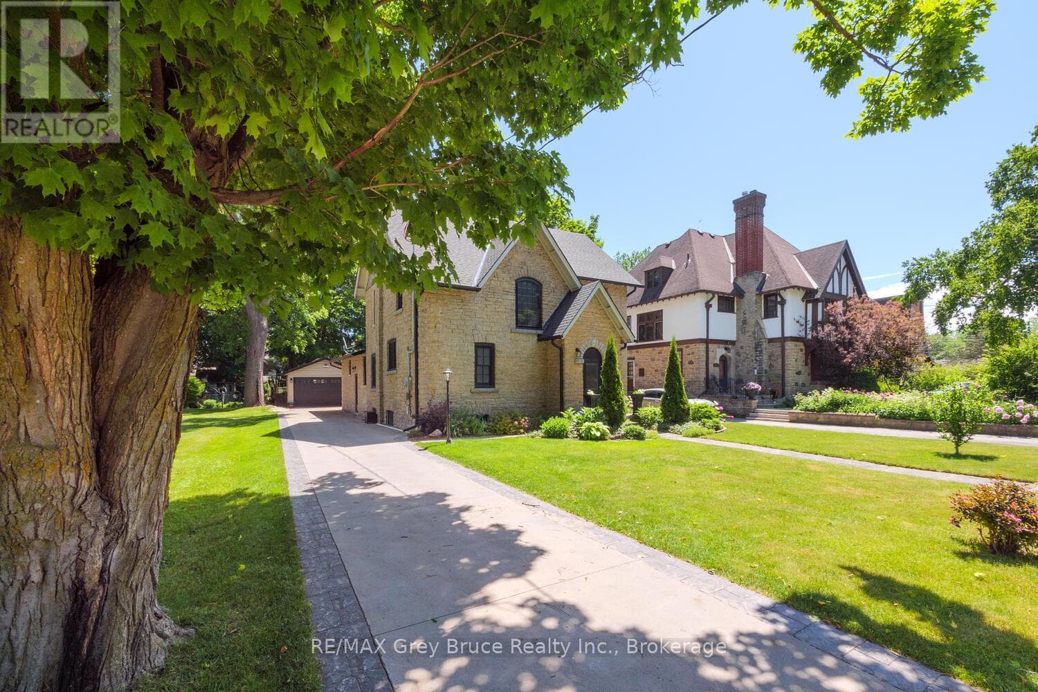 1075 4TH AVENUE WEST, OnePoint — photo 3