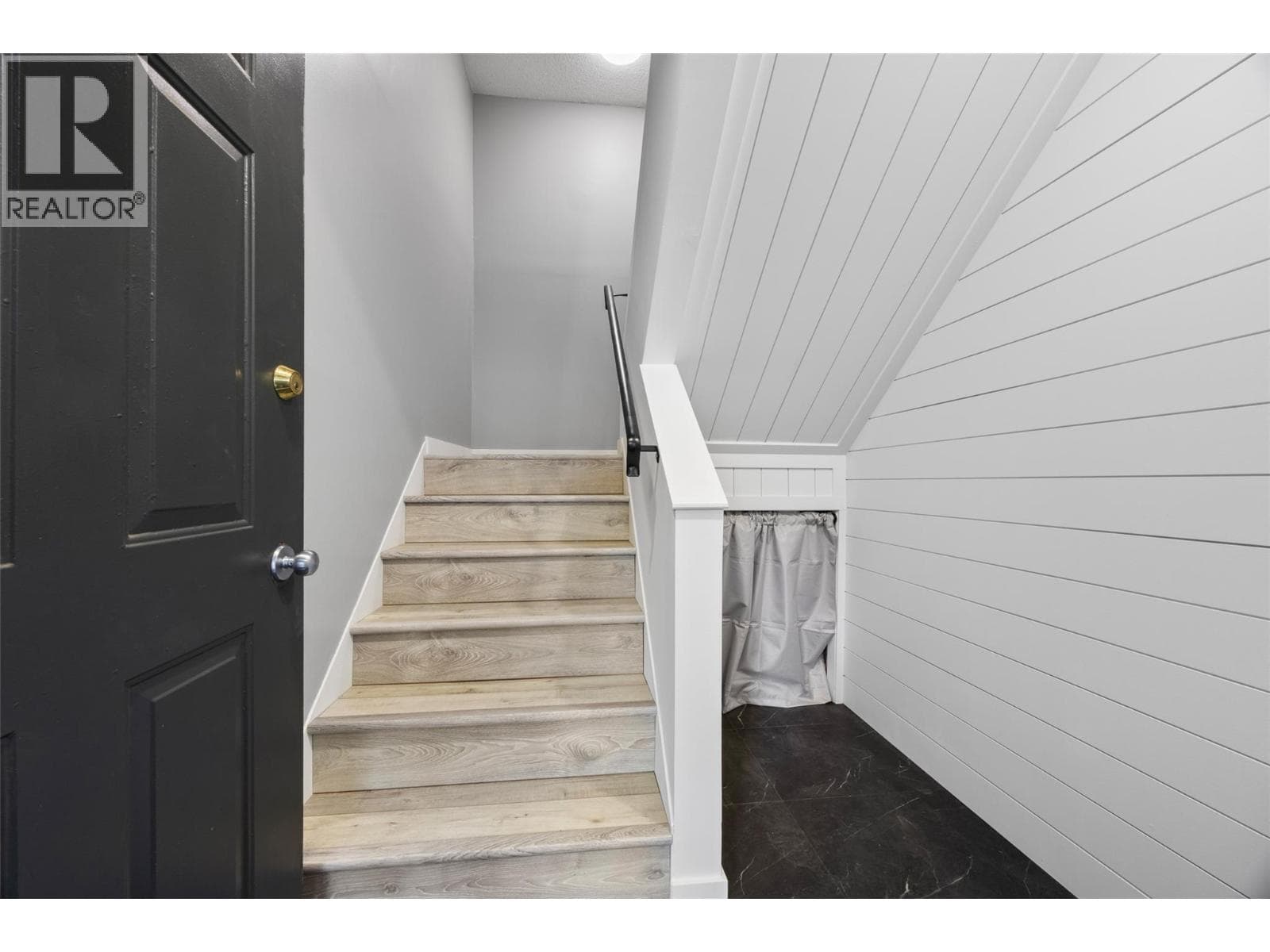 1221 HUGH ALLAN Drive Unit# 2, Interior REALTORS® — photo 3