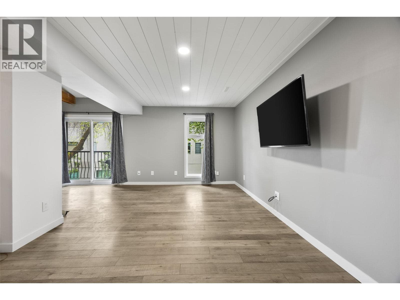 1221 HUGH ALLAN Drive Unit# 2, Interior REALTORS® — photo 5