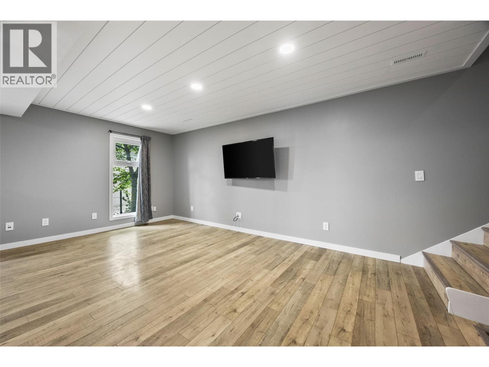 1221 HUGH ALLAN Drive Unit# 2, Interior REALTORS® — photo 4