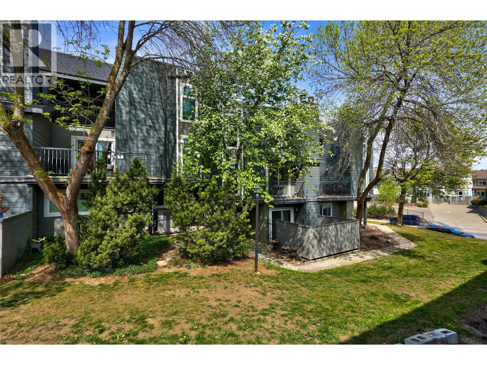 1221 HUGH ALLAN Drive Unit# 2, Interior REALTORS® — photo 2