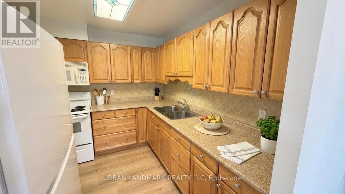 201 - 131 TAUNTON ROAD E, Toronto — photo 4