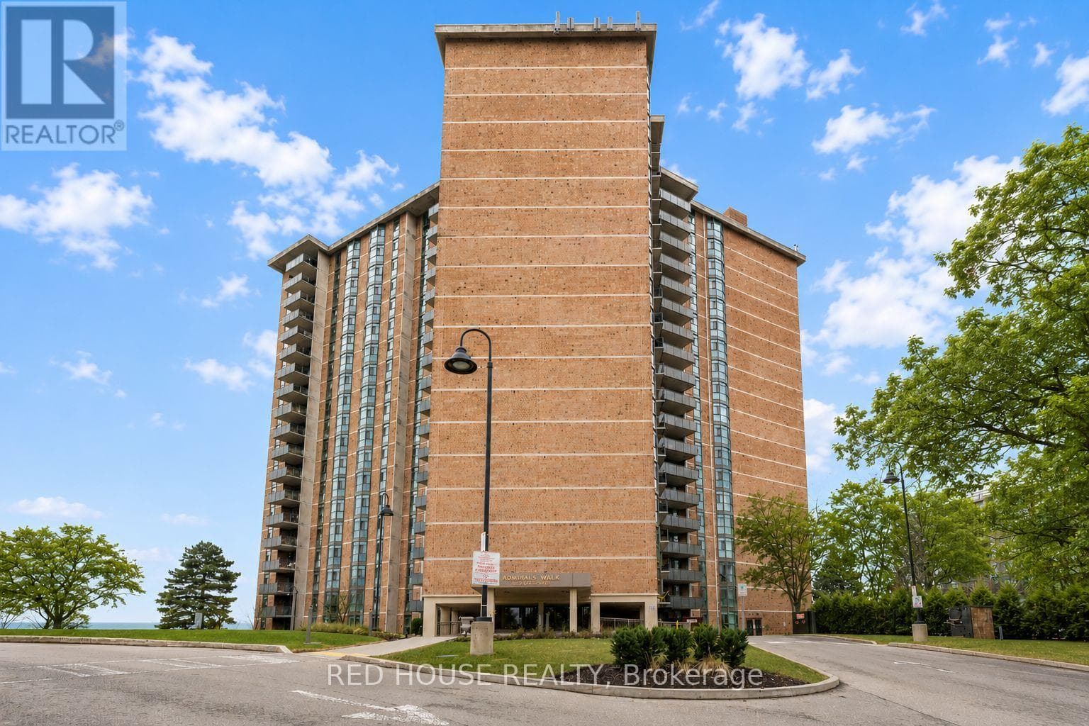 809 - 5250 LAKESHORE ROAD in Elizabeth Gardens