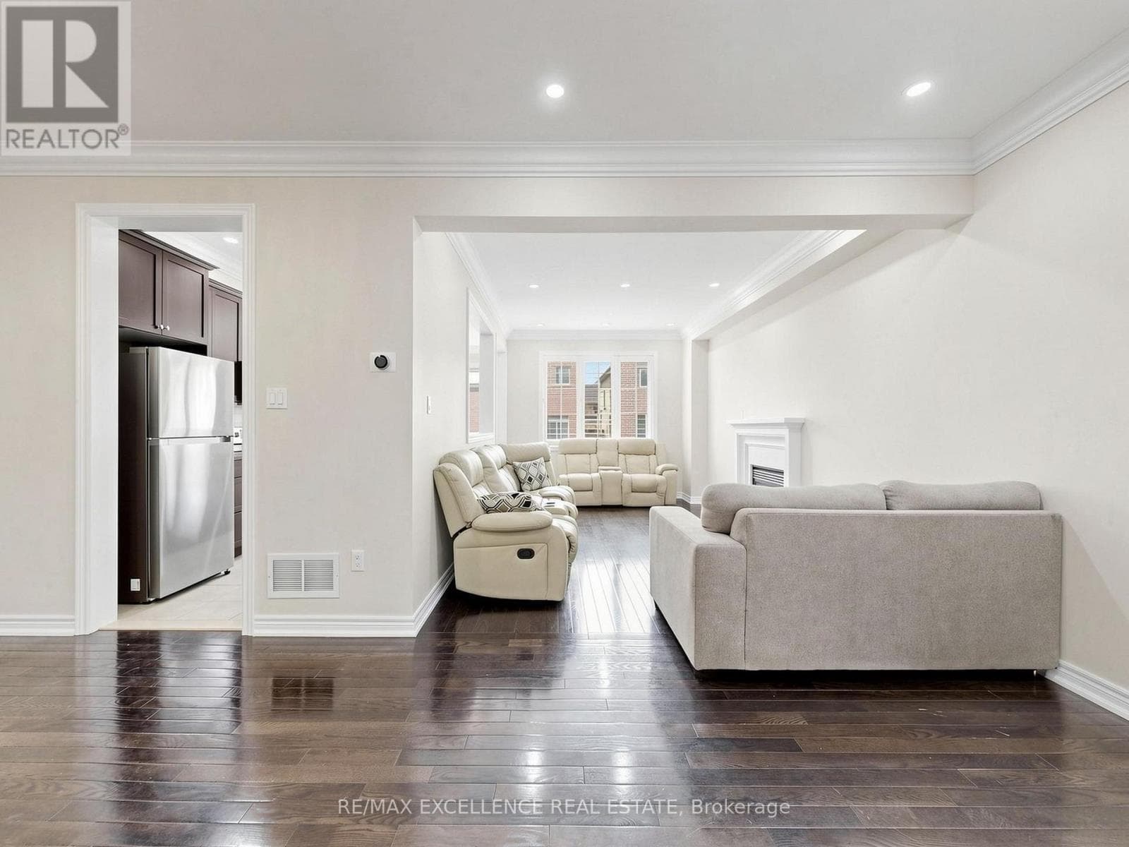 61 CAMPWOOD CRESCENT, Toronto — photo 4