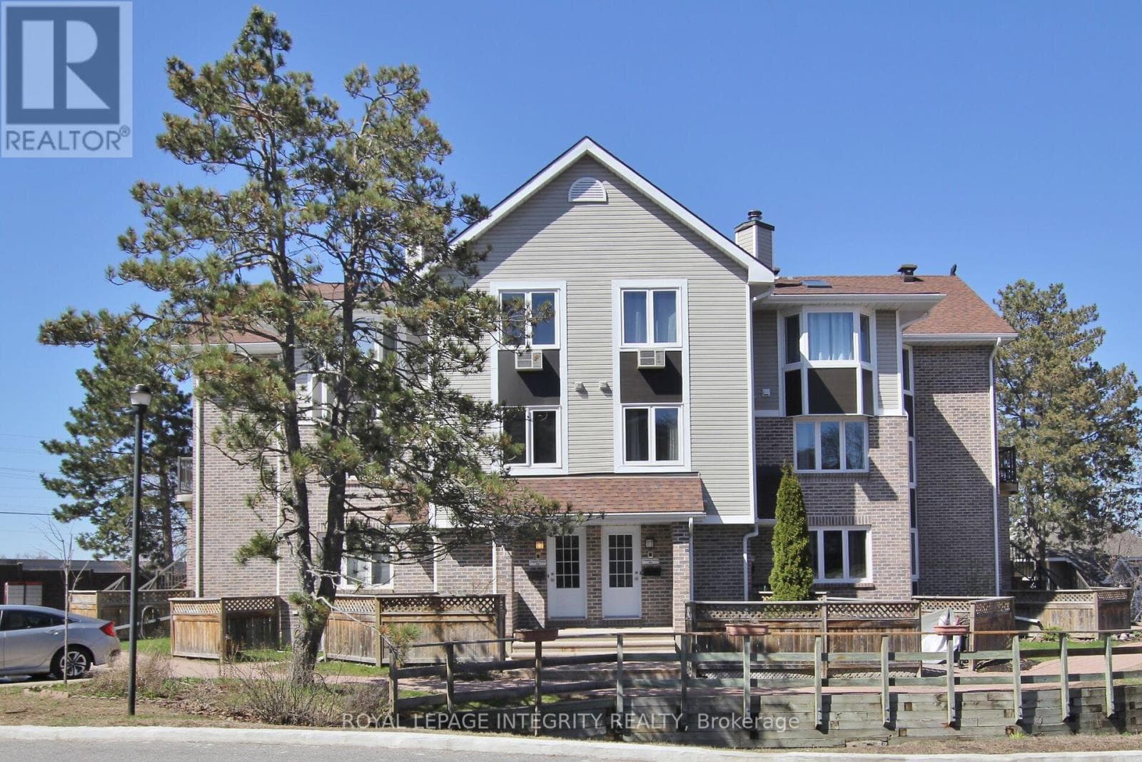 10 - 3 STONEBANK CRESCENT in BELLS CORNERS WEST
