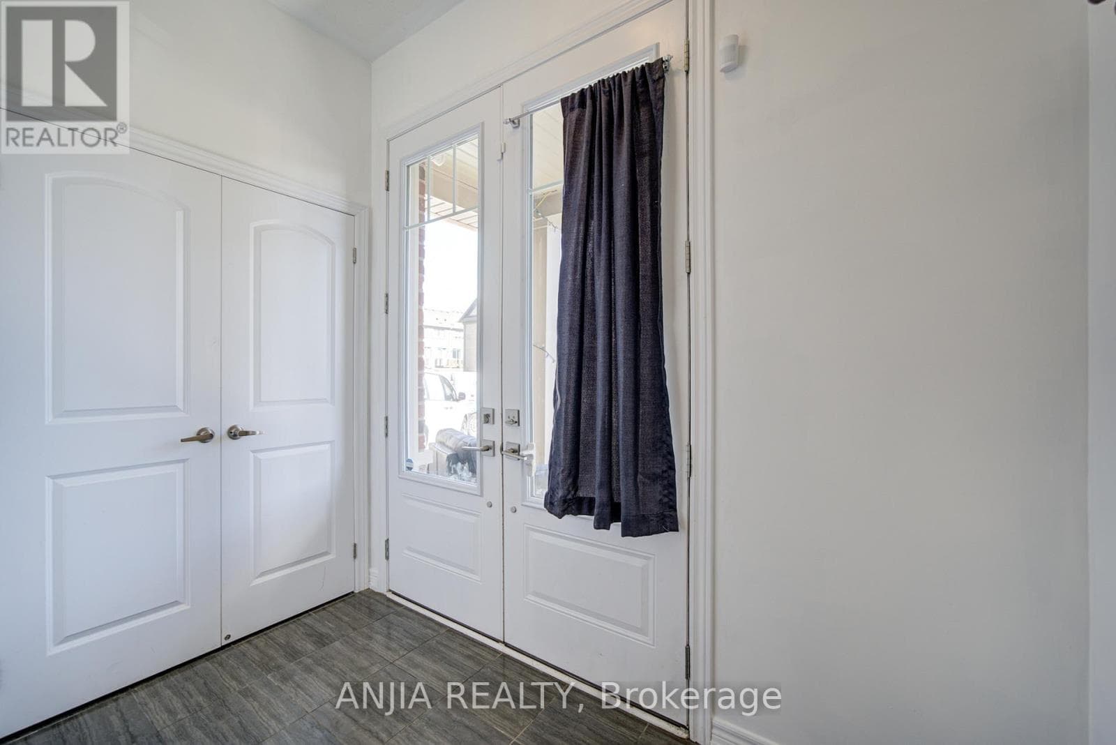 377 BUSATO DRIVE, Toronto — photo 5