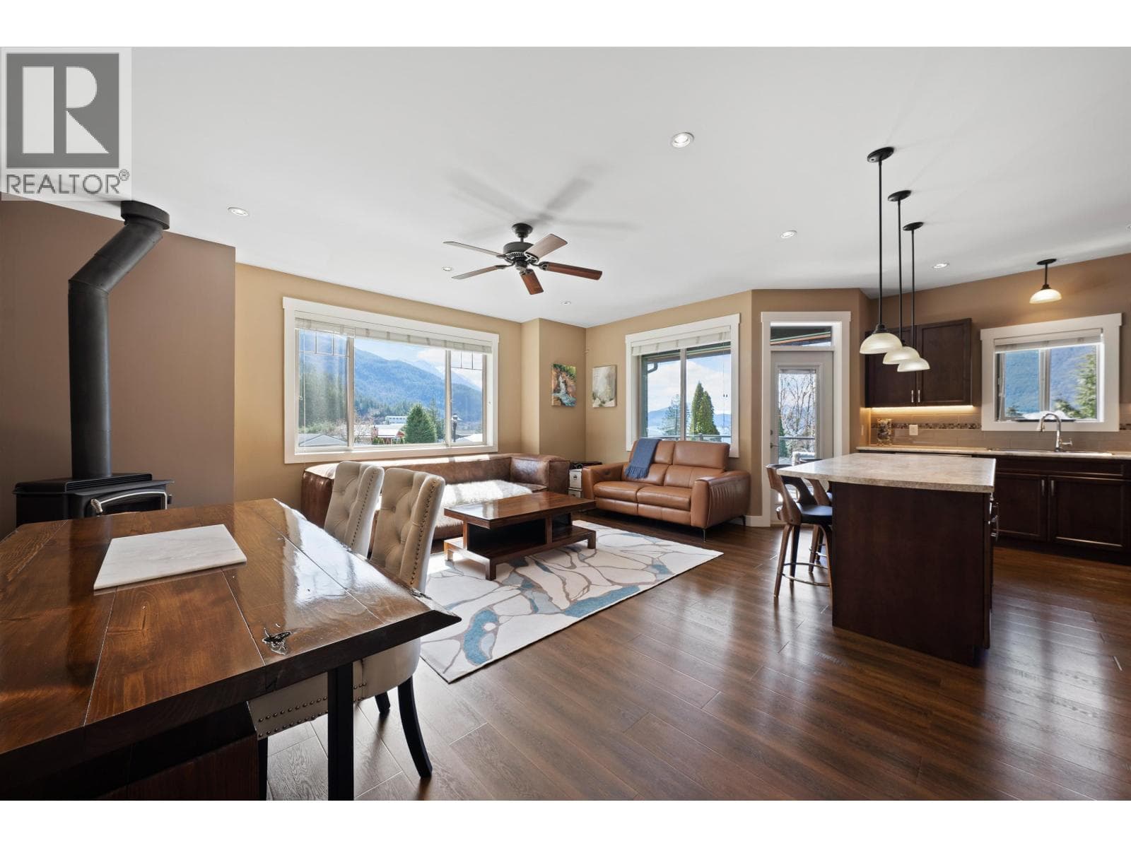 746 UPPER CRESCENT, Greater Vancouver — photo 2