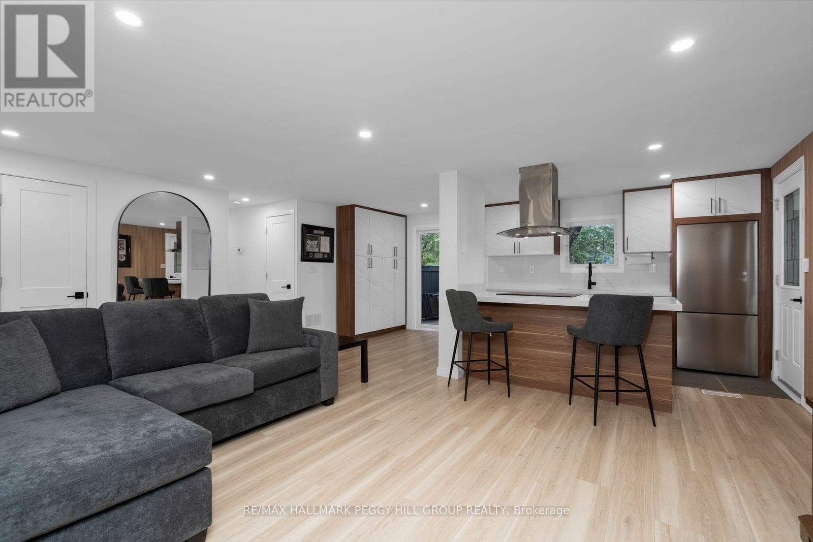 15 CHERRYWOOD LANE, Toronto — photo 2