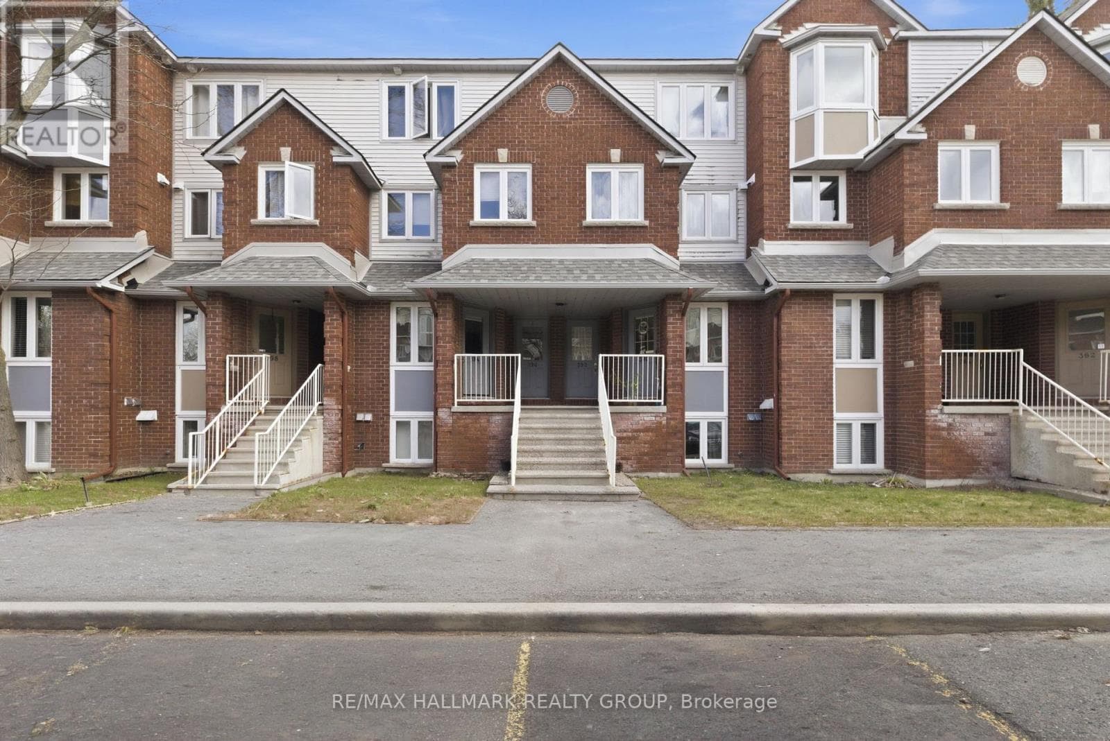 3 - 390 BRISTON PRIVATE in HUNT CLUB PARK