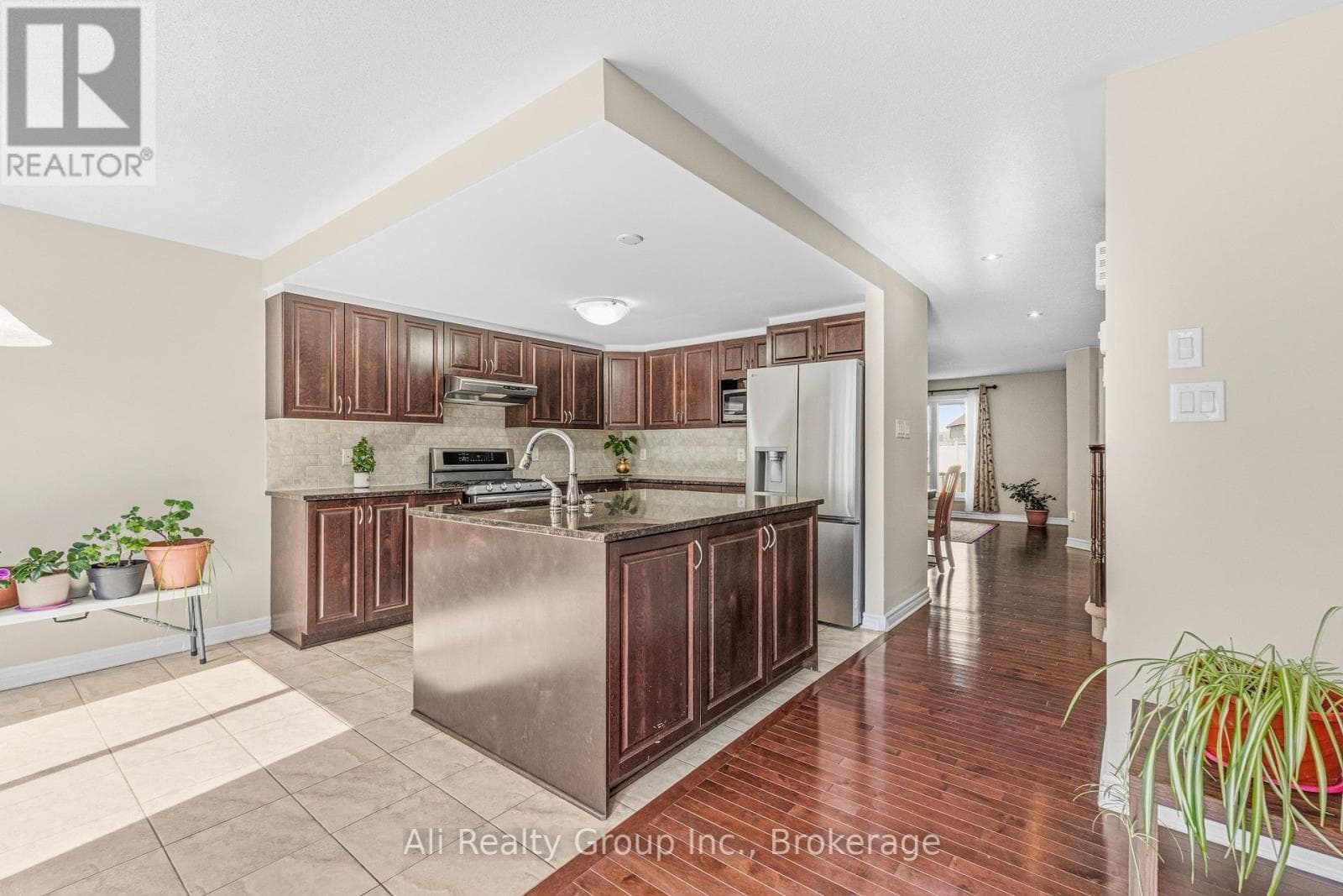 400 NESTLETON STREET, Ottawa — photo 2