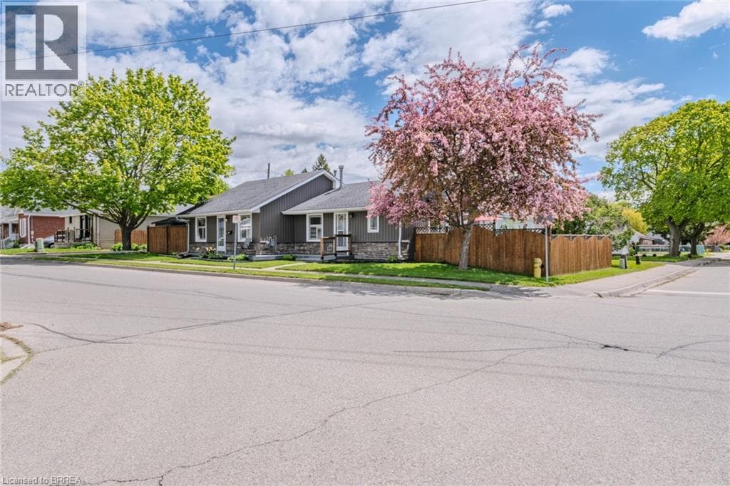 36 CRANDELL AVENUE, Brantford — photo 2