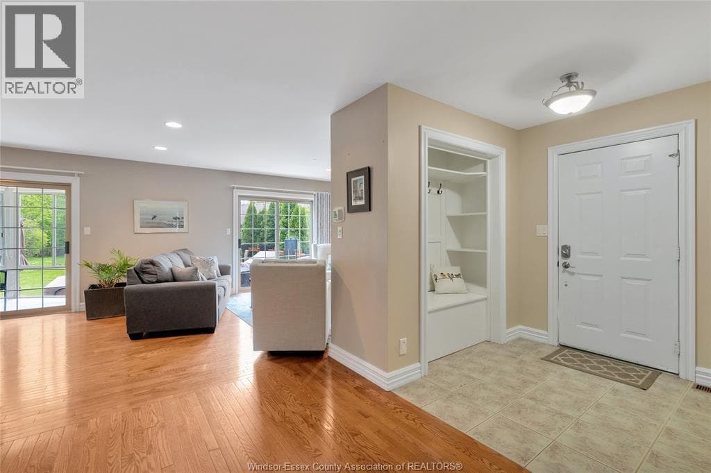 233 CRYSTAL BAIE DRIVE, Windsor — photo 3