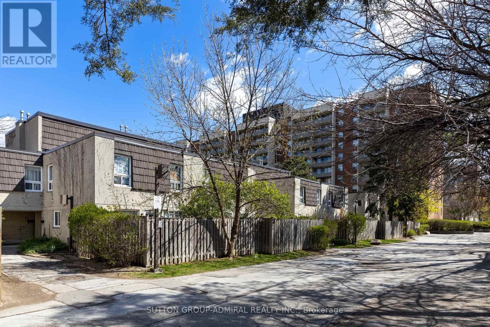 11 - 21 FOUR WINDS DRIVE, Toronto — photo 2
