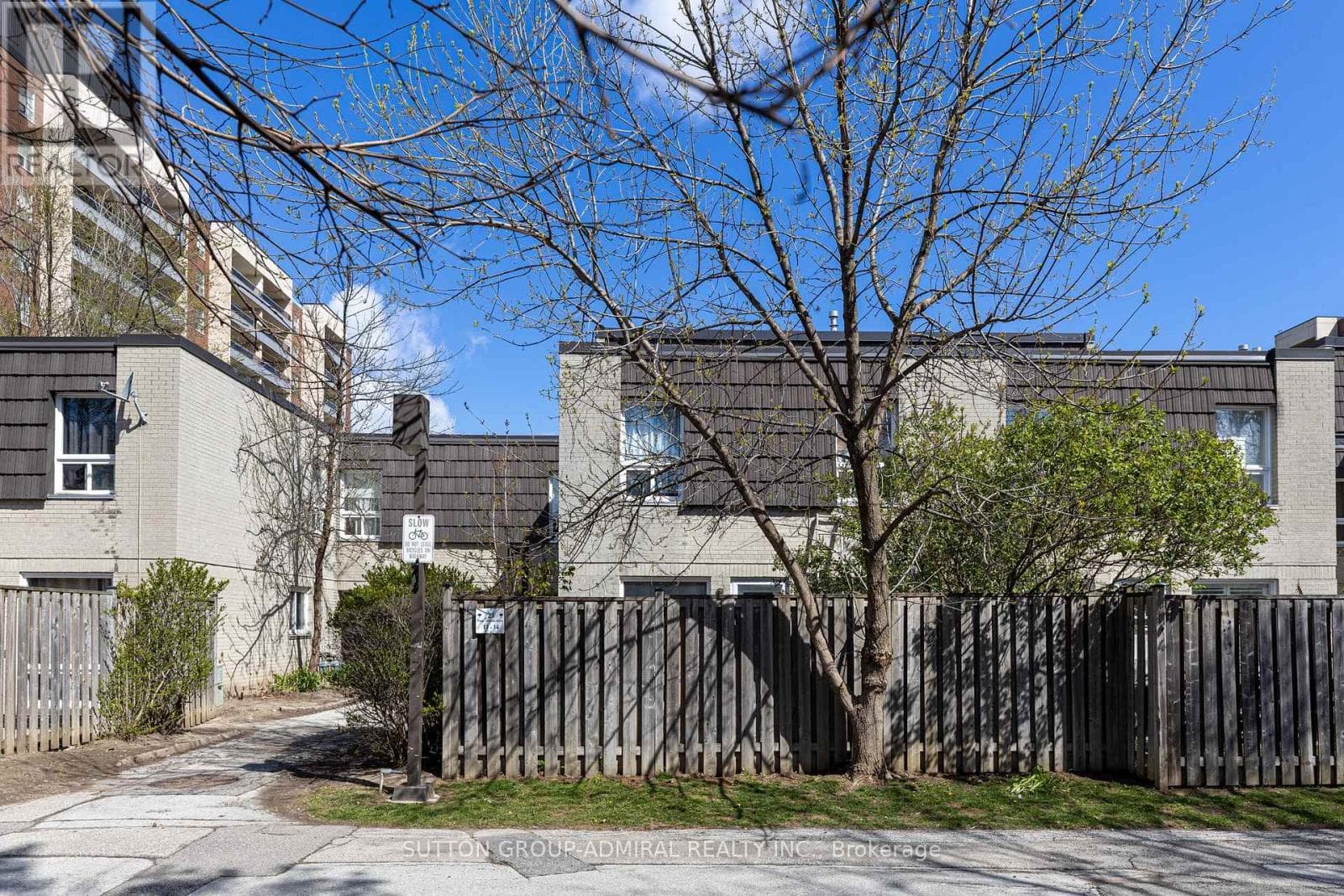 11 - 21 FOUR WINDS DRIVE in York University Heights