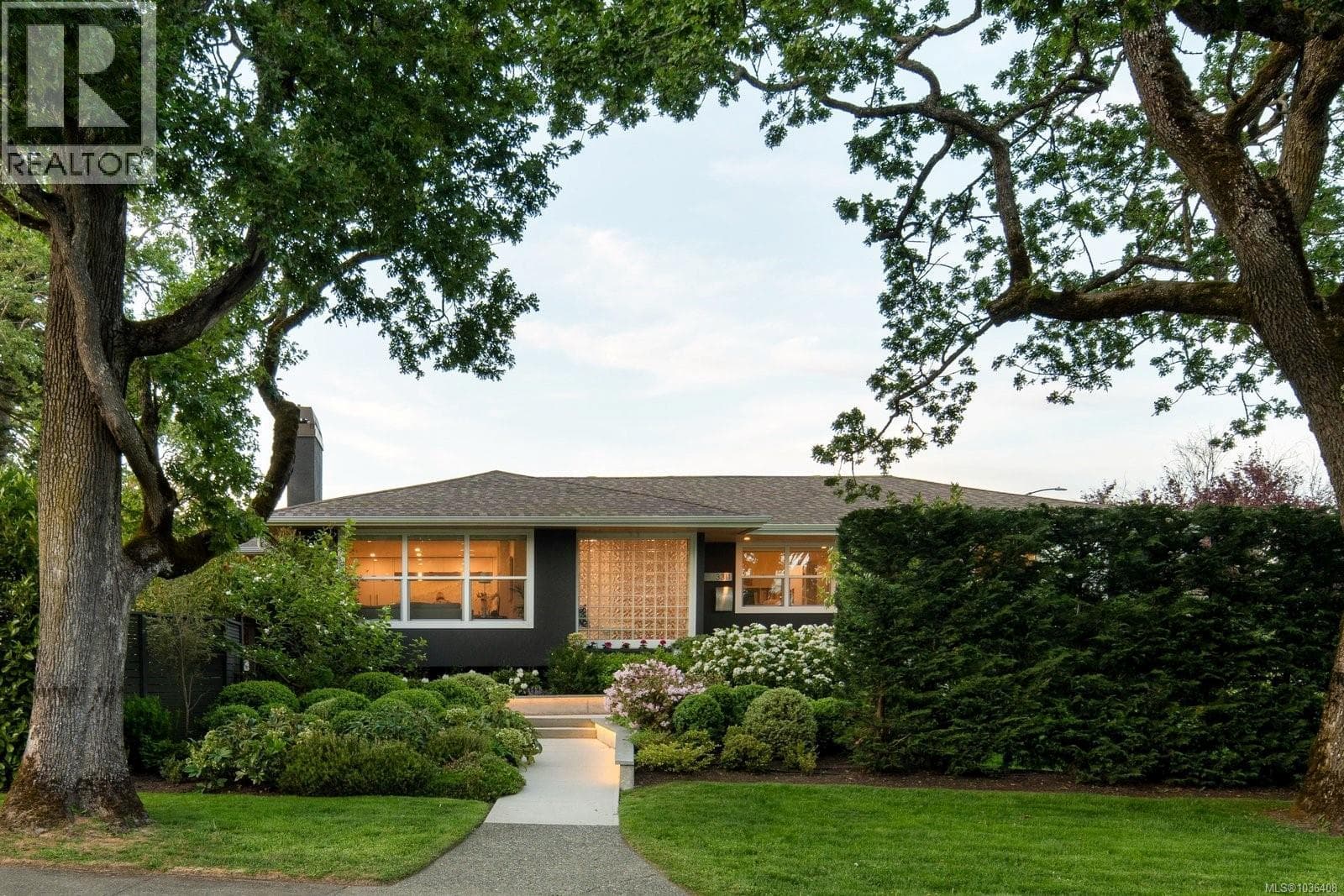 3311 Gibbs Rd, Victoria — photo 3