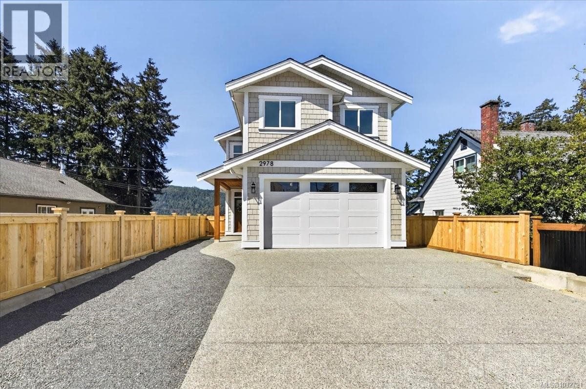 2978 Kingsway Ave, Vancouver Island — photo 2