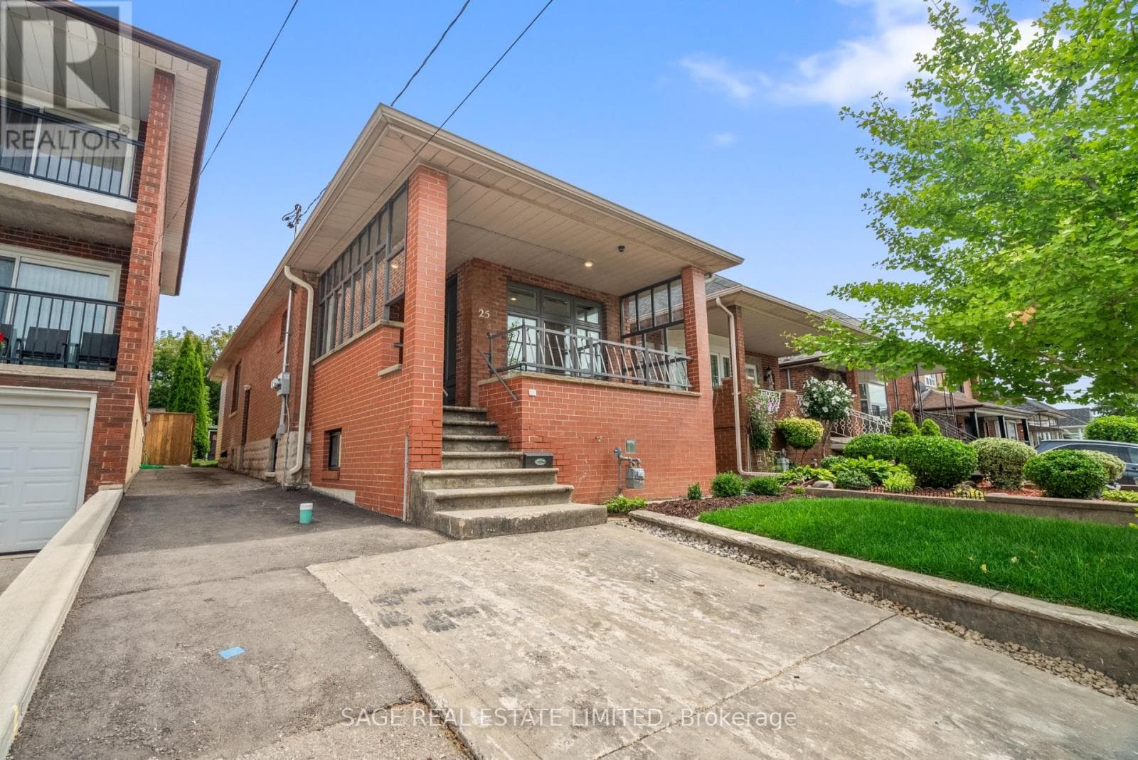 25 CHAMBERLAIN AVENUE in Briar Hill-Belgravia