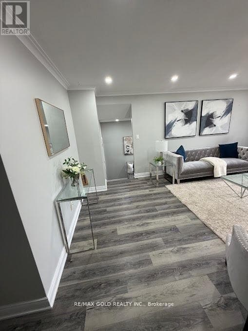70 GREYSTONE CRESCENT, Toronto — photo 4