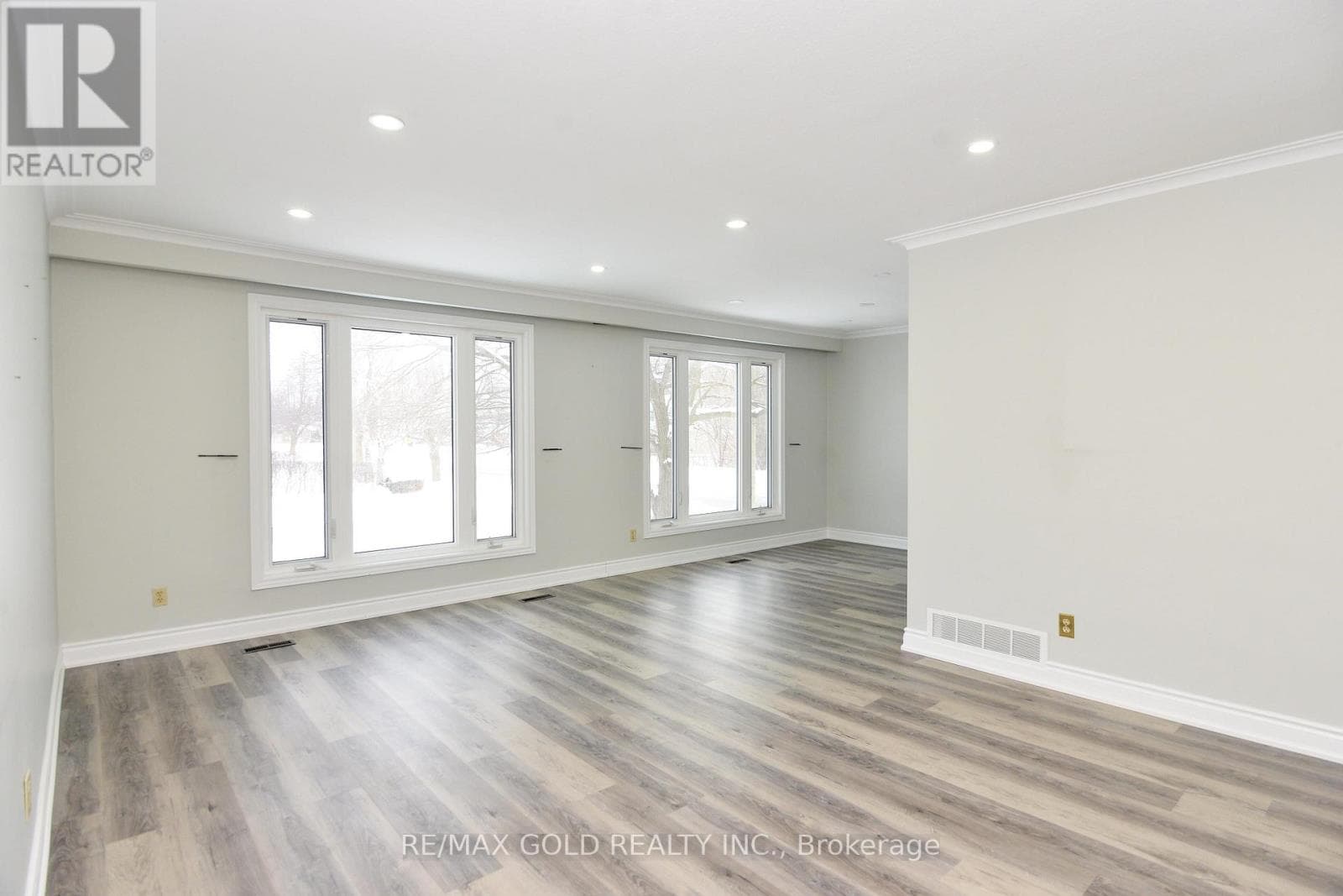 70 GREYSTONE CRESCENT, Toronto — photo 5