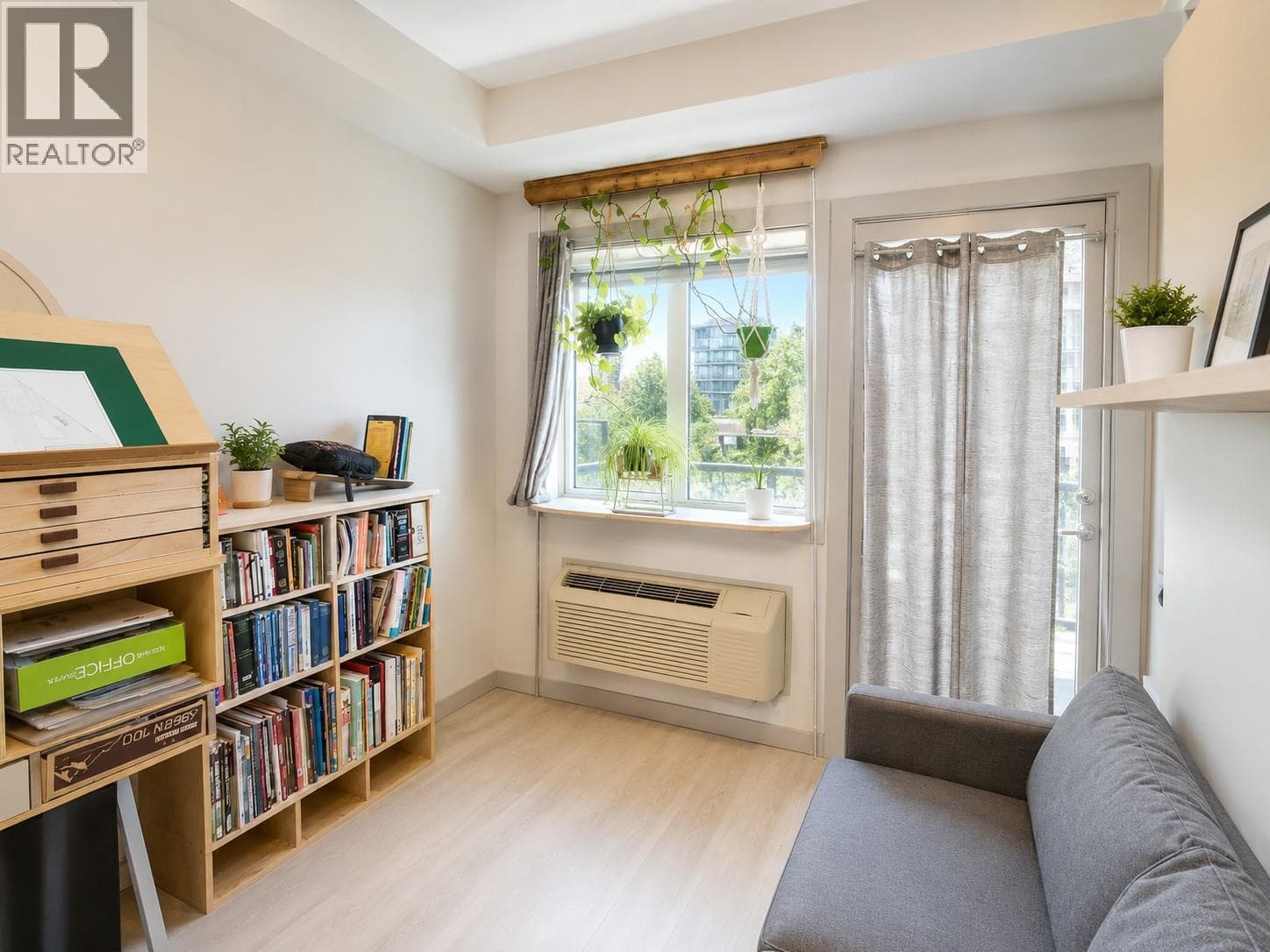 345 Dougall Road N Unit# 218, Interior REALTORS® — photo 2