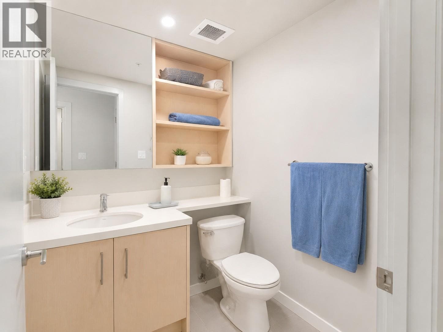 345 Dougall Road N Unit# 218, Interior REALTORS® — photo 5