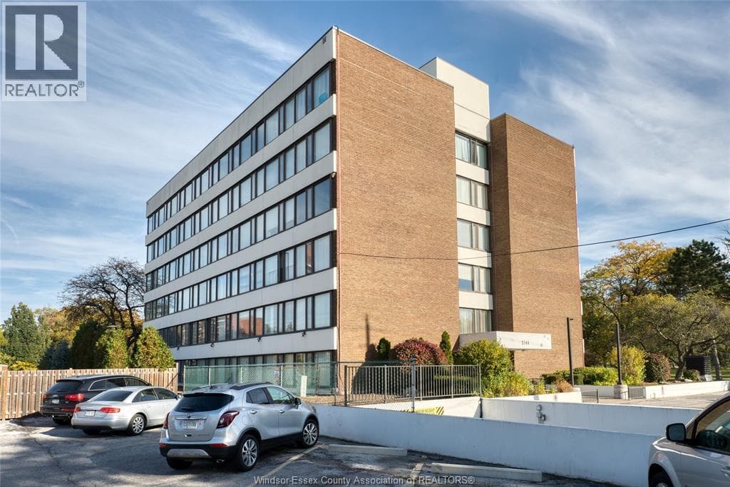 2144 PELISSIER UNIT 402, Windsor — photo 3