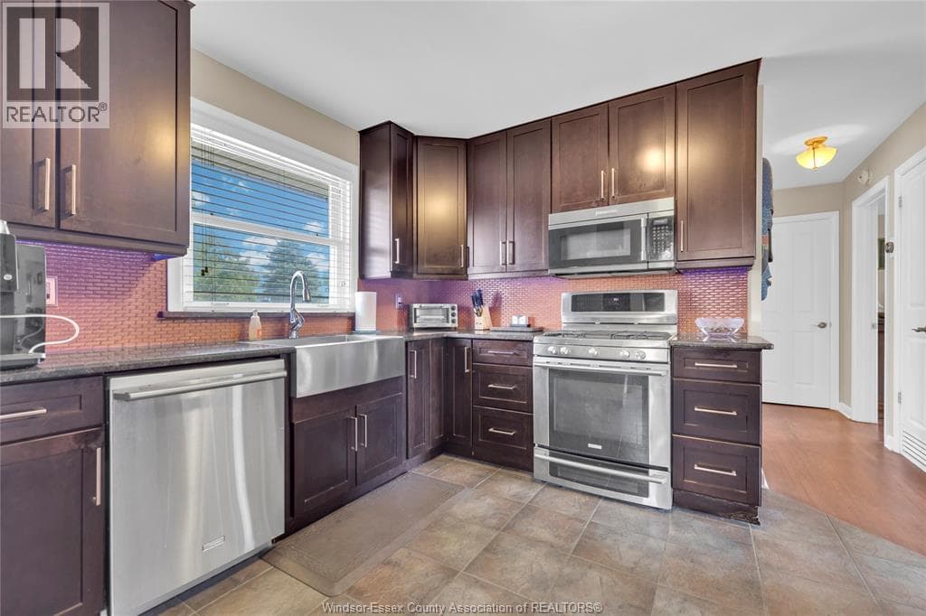 2456 RANDOLPH AVENUE, Windsor — photo 4