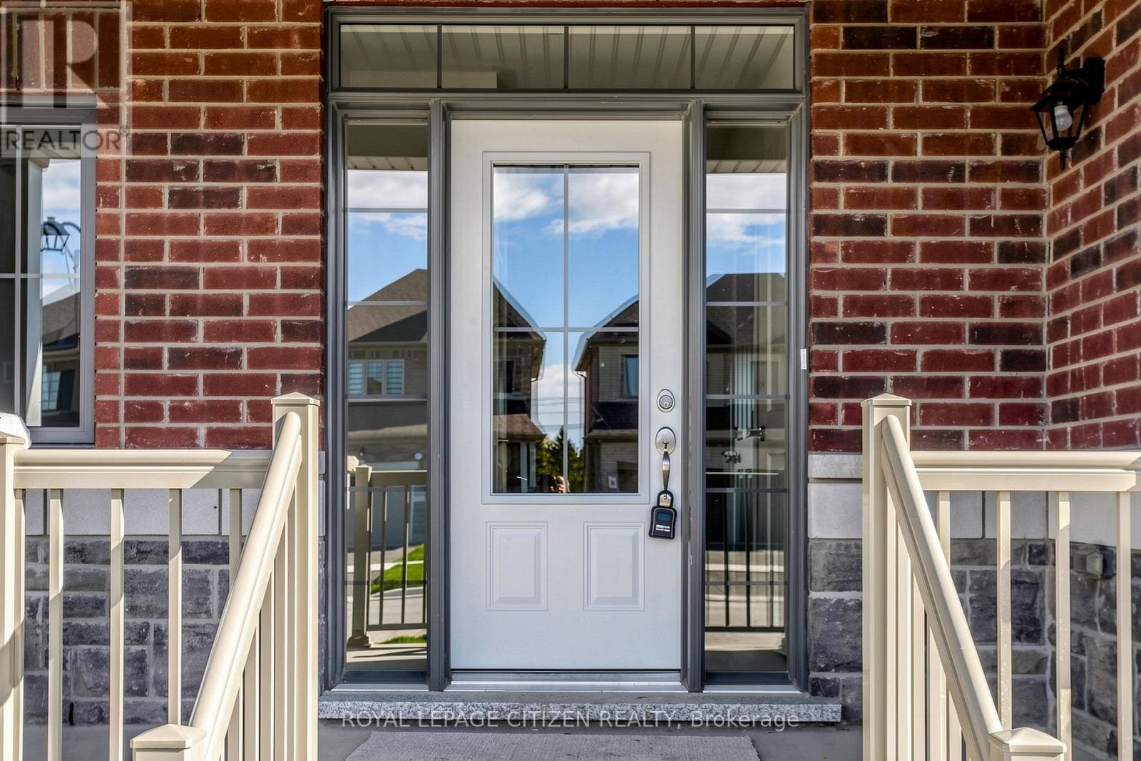 8 FENN CRESCENT, Toronto — photo 2