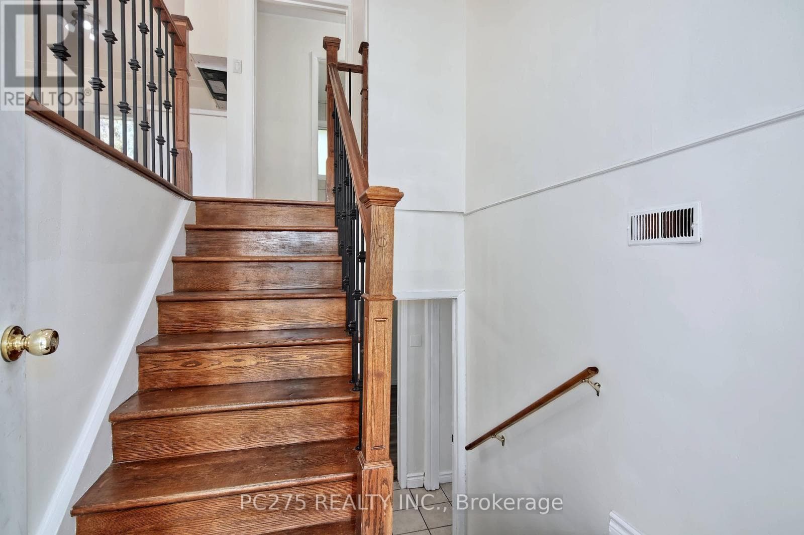 202 MICHAELMAS STREET, London and St. Thomas — photo 4