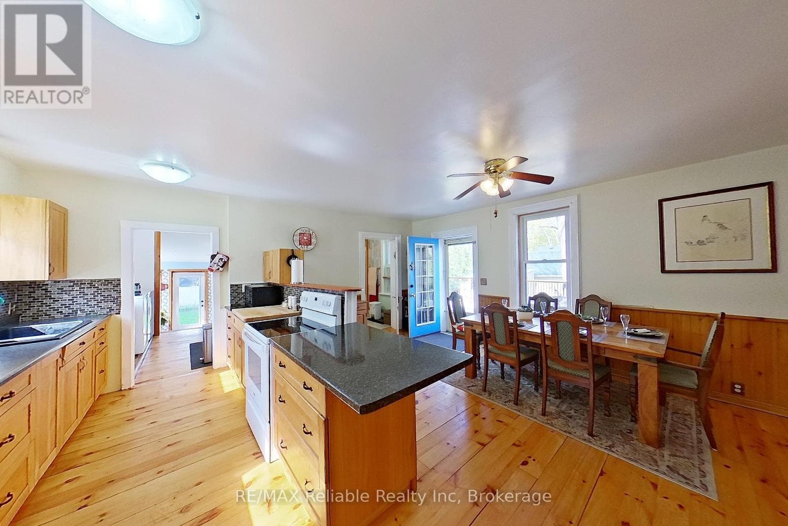 32 RATTENBURY STREET WEST, OnePoint — photo 2
