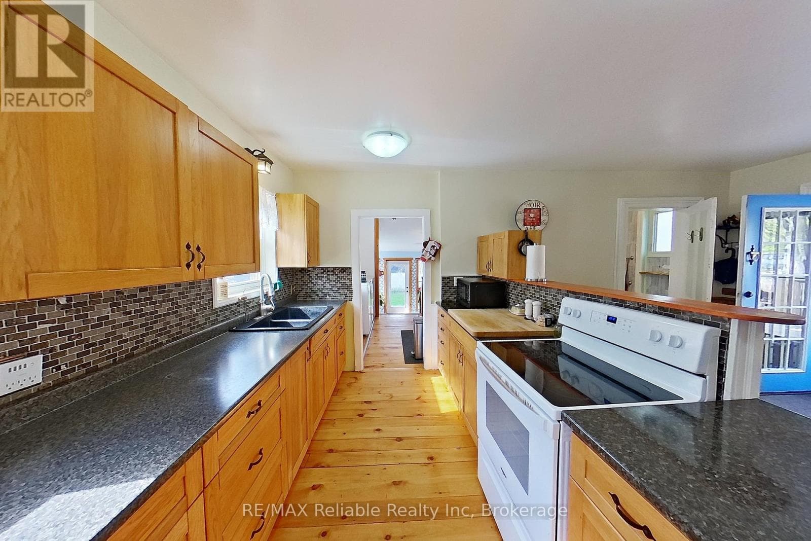 32 RATTENBURY STREET WEST, OnePoint — photo 3