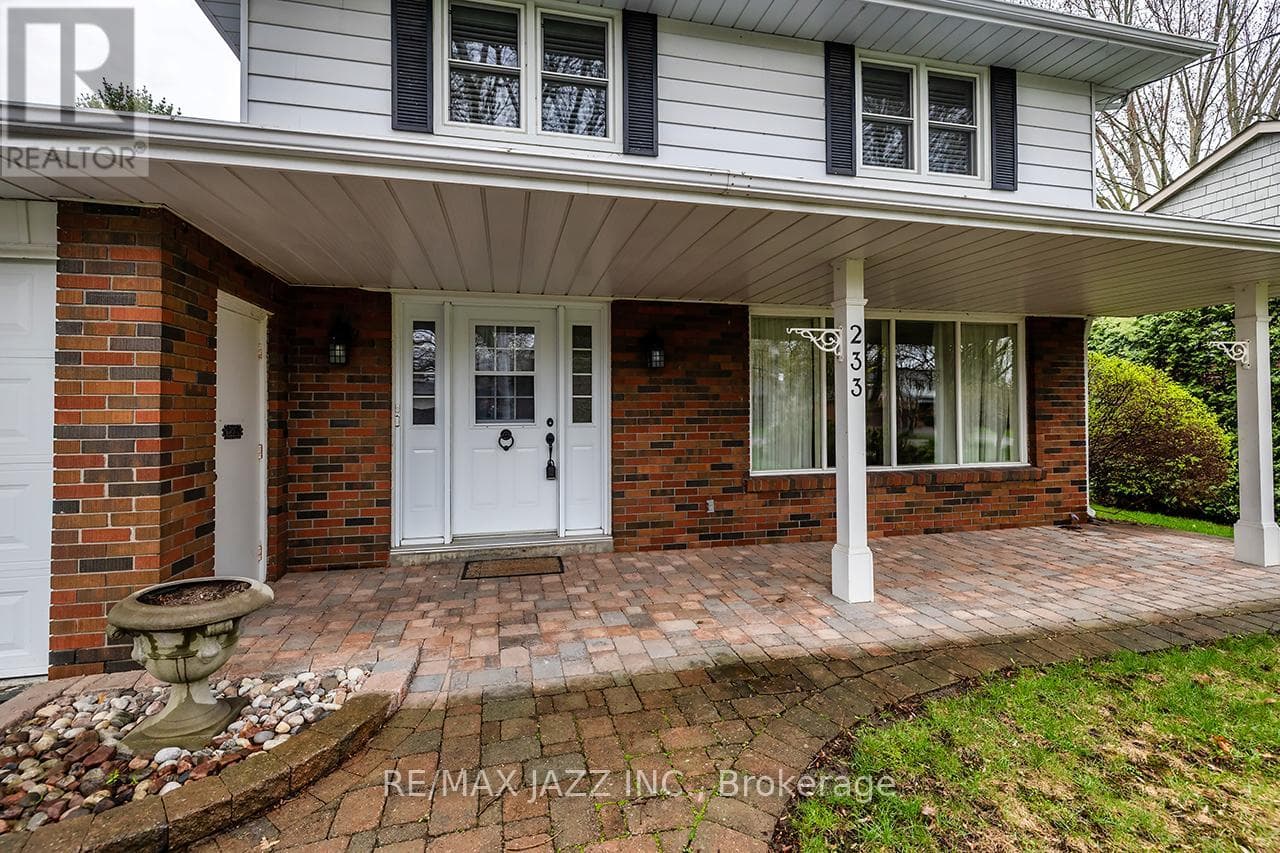 233 WELLINGTON STREET, Central Lakes — photo 3