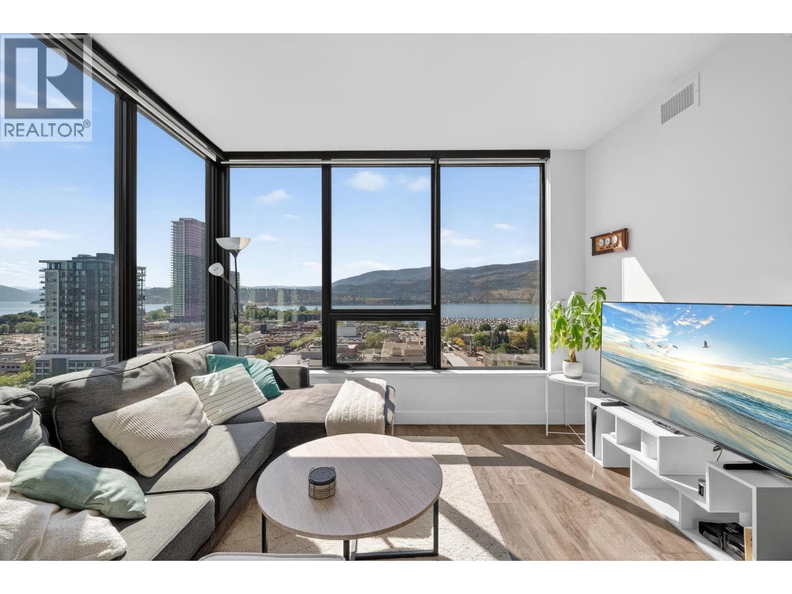 1471 St Paul Street Unit# 1505, Interior REALTORS® — photo 2