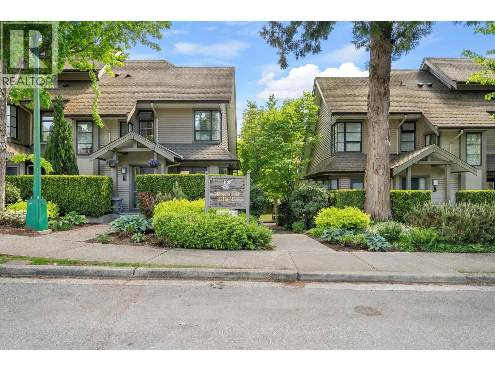 15 3150 SUNNYHURST ROAD in Lynn Valley