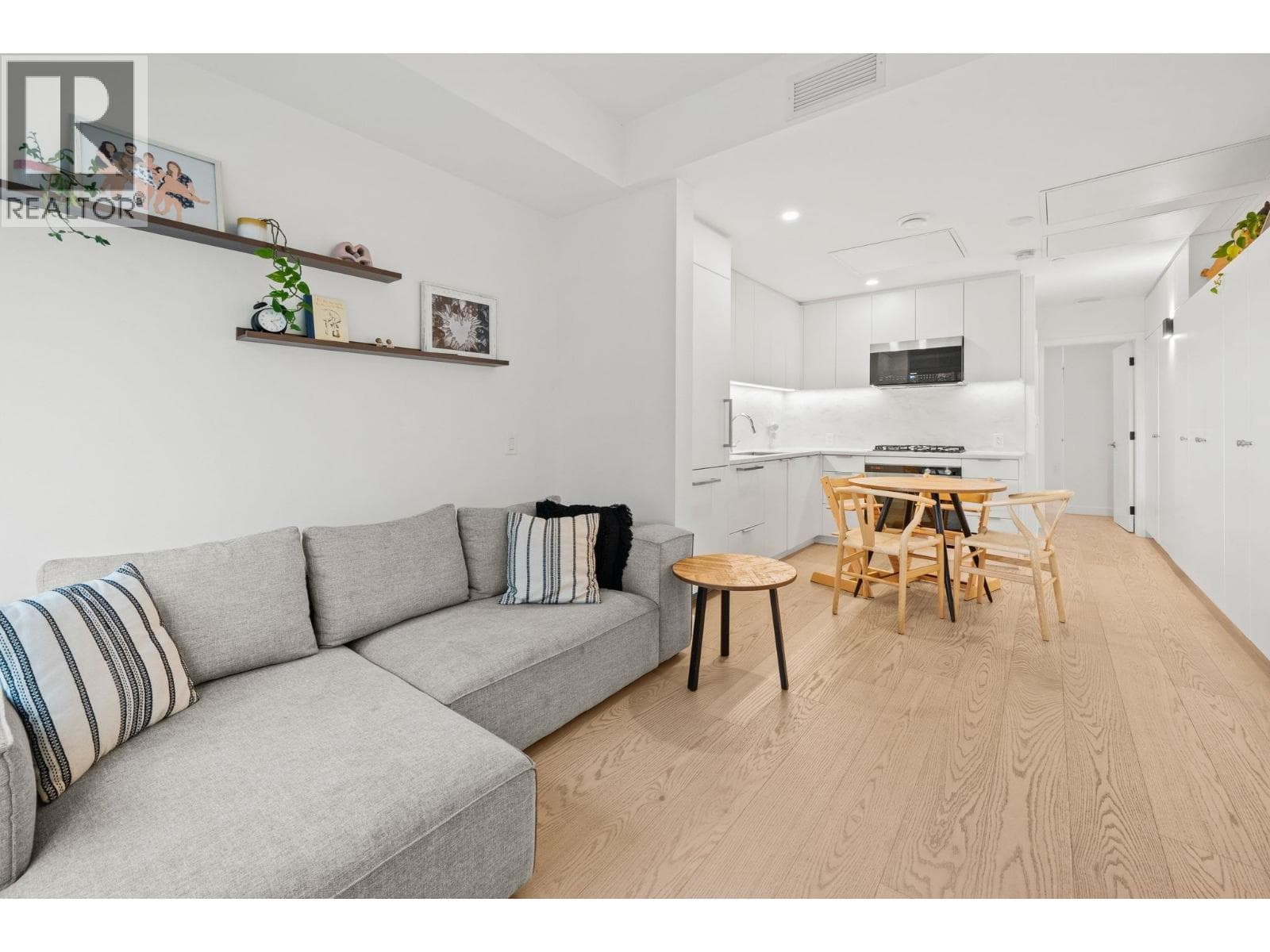 107 650 E 2ND STREET, Greater Vancouver — photo 3