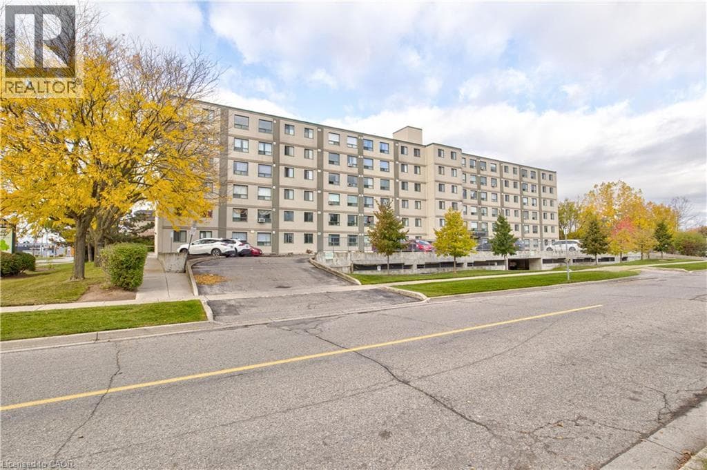 18 HOLBORN Court Unit# 104 in Grand River/Stanley Park/Chicopee