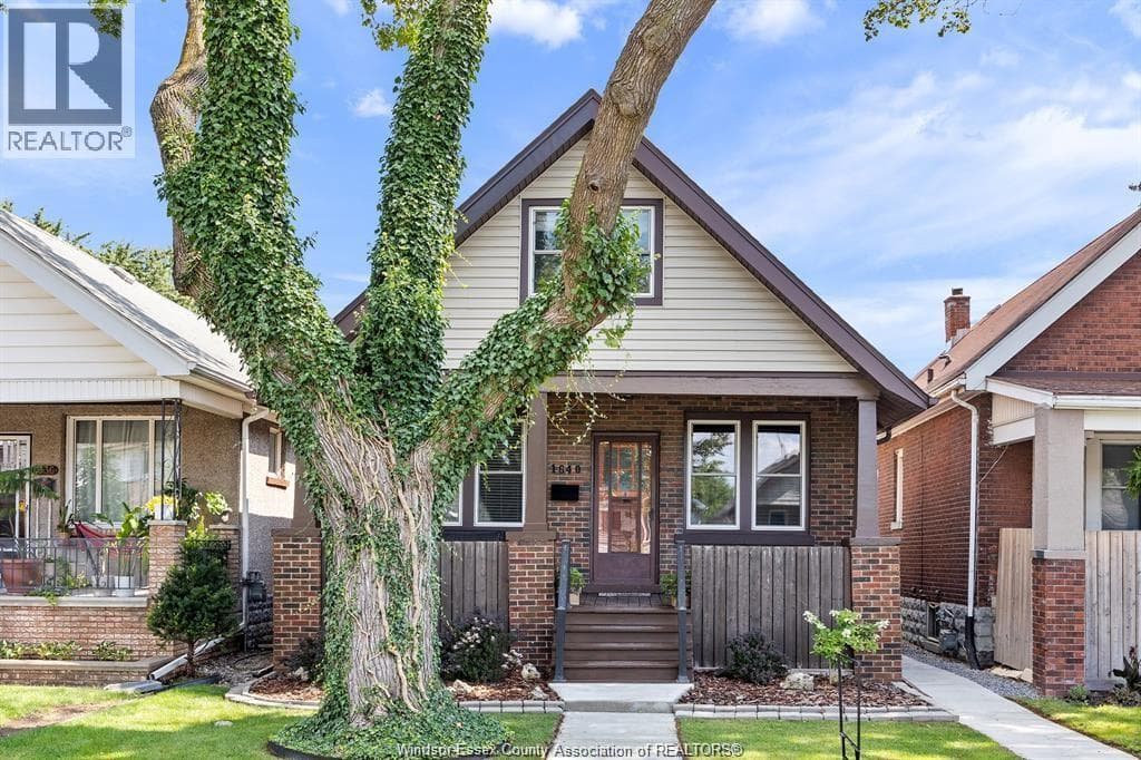 1640 HALL Unit# LOWER in Walkerville