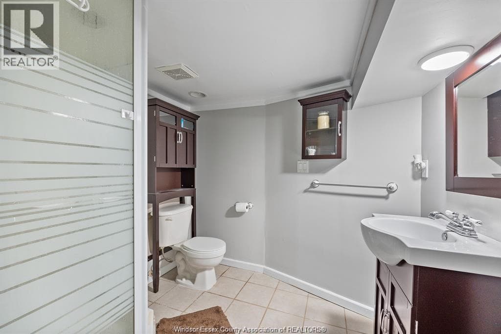 1640 HALL Unit# LOWER, Windsor — photo 5