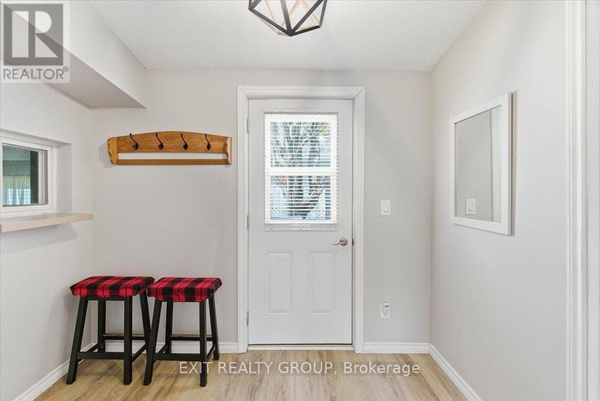 22 LINDEN BOULEVARD, Central Lakes — photo 4