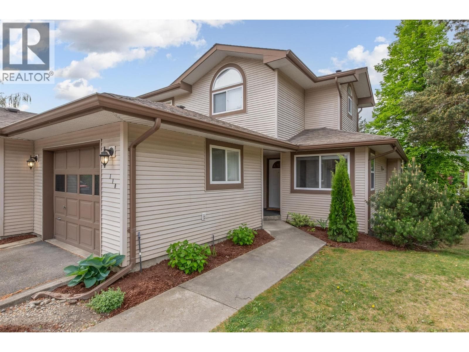 110 133 WYNDHAM CRESCENT, Interior REALTORS® — photo 2