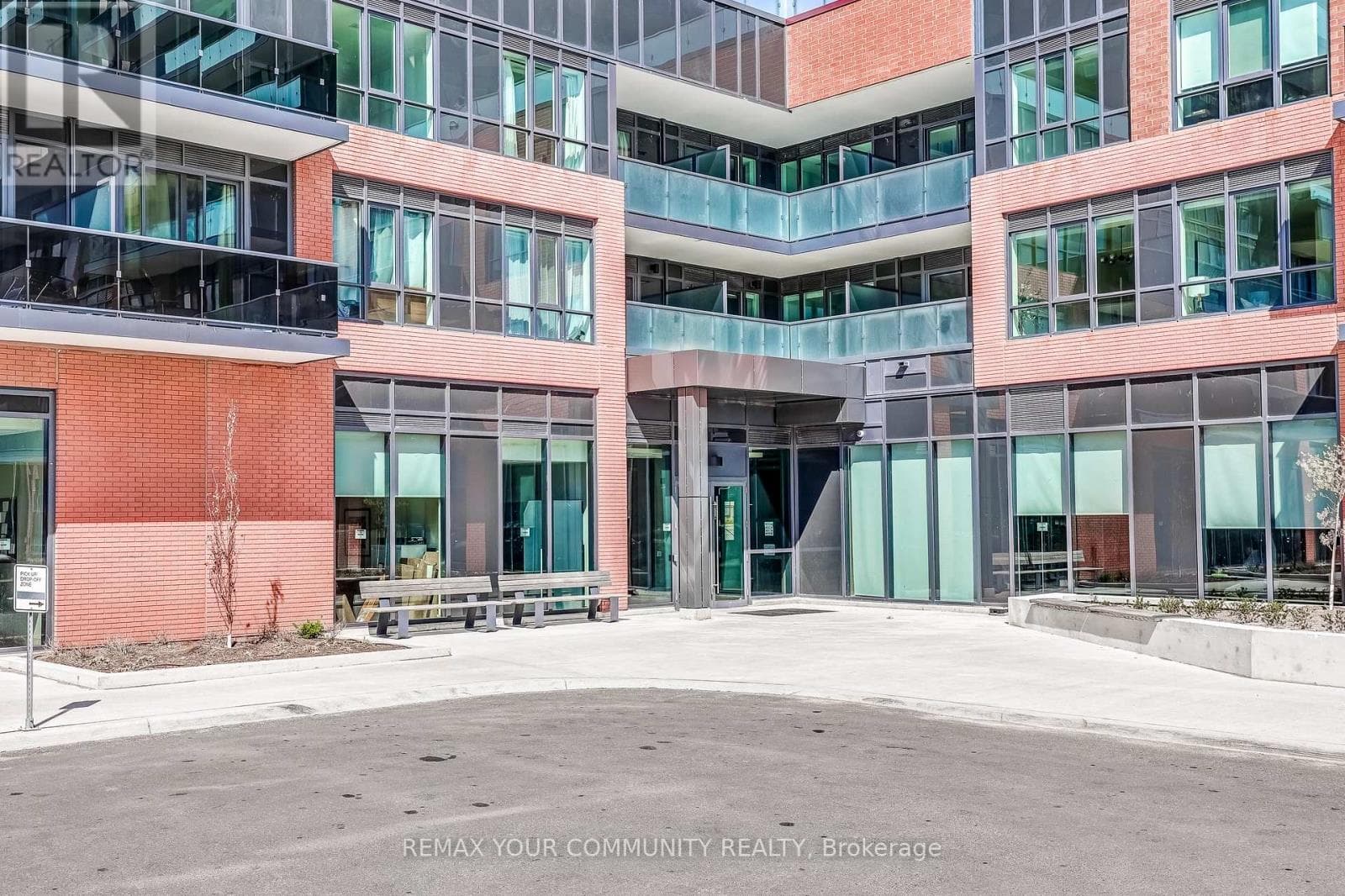 917 - 2545 SIMCOE STREET N, Toronto — photo 2