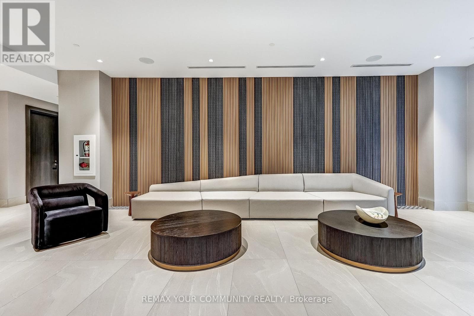 917 - 2545 SIMCOE STREET N, Toronto — photo 3