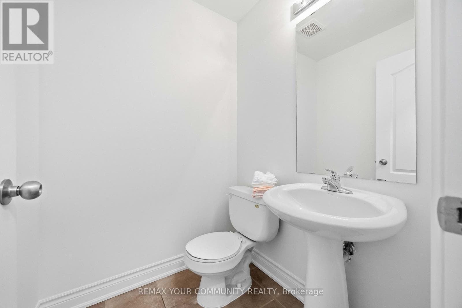 17 LATITUDE LANE, Toronto — photo 5