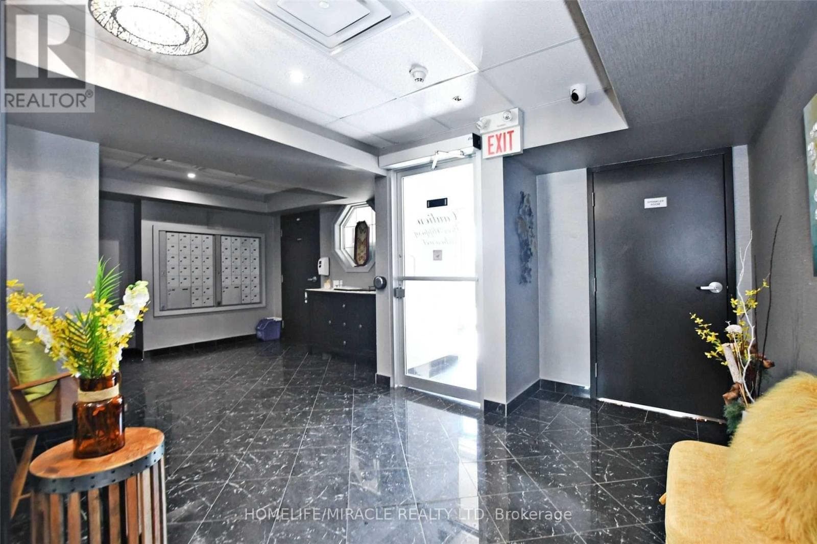 303 - 39 FERNDALE DRIVE S, Toronto — photo 2