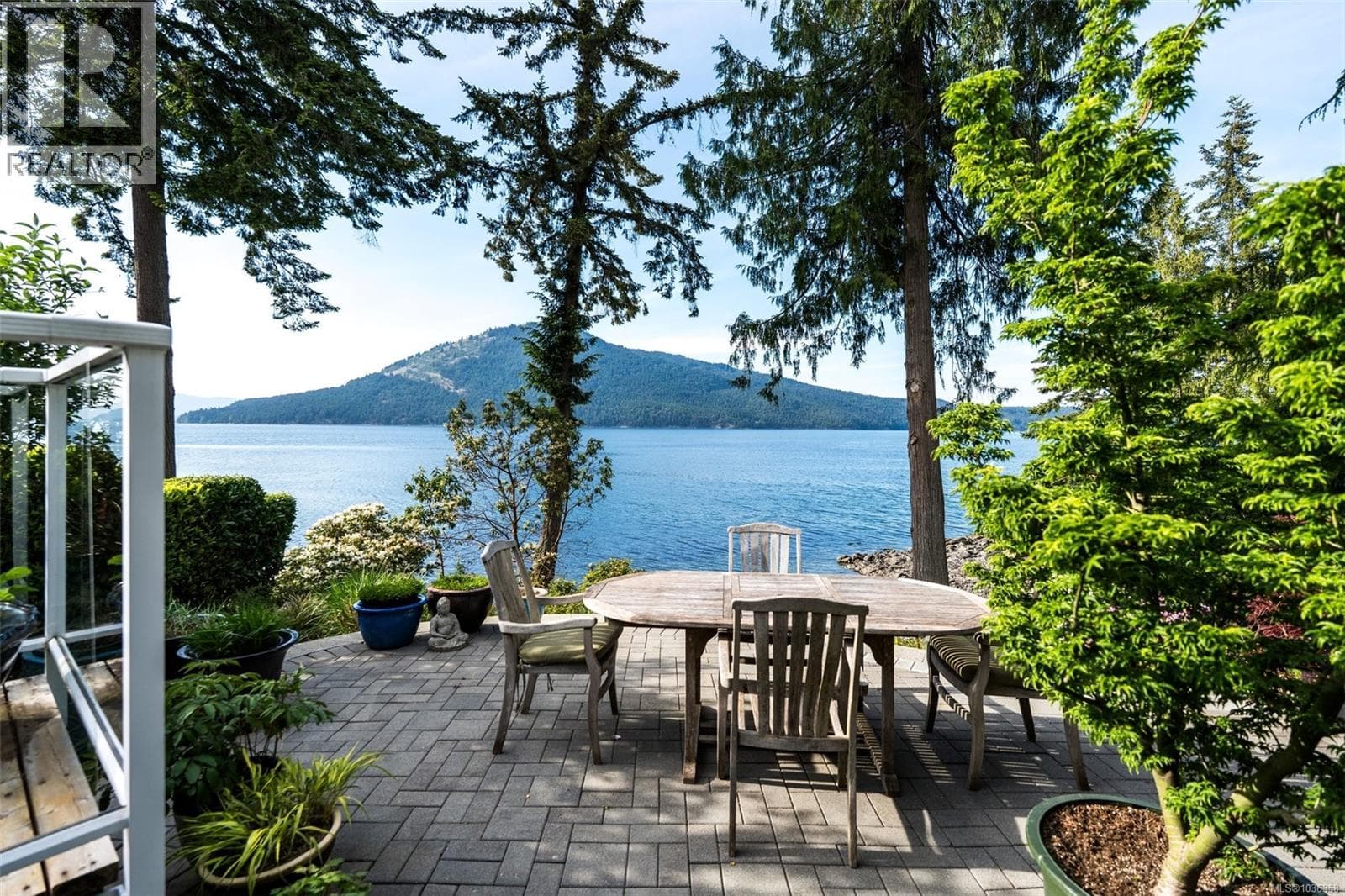 958 Lands End Rd, Victoria — photo 4