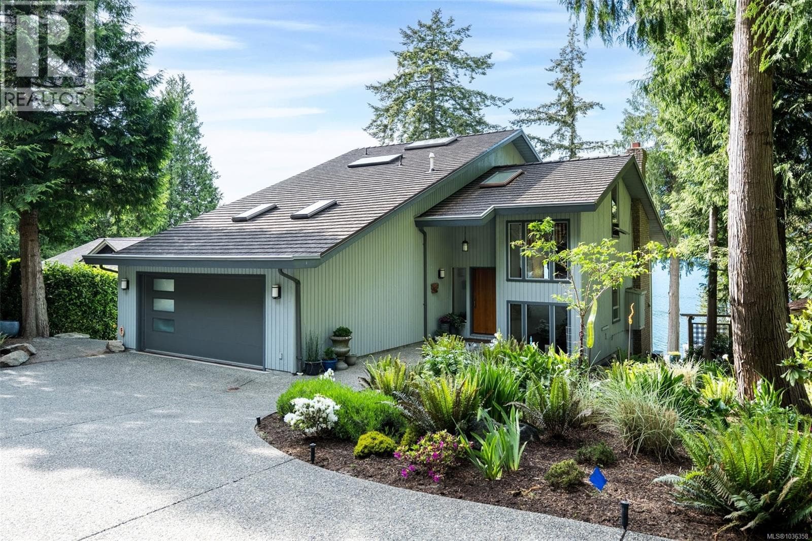 958 Lands End Rd, Victoria — photo 2