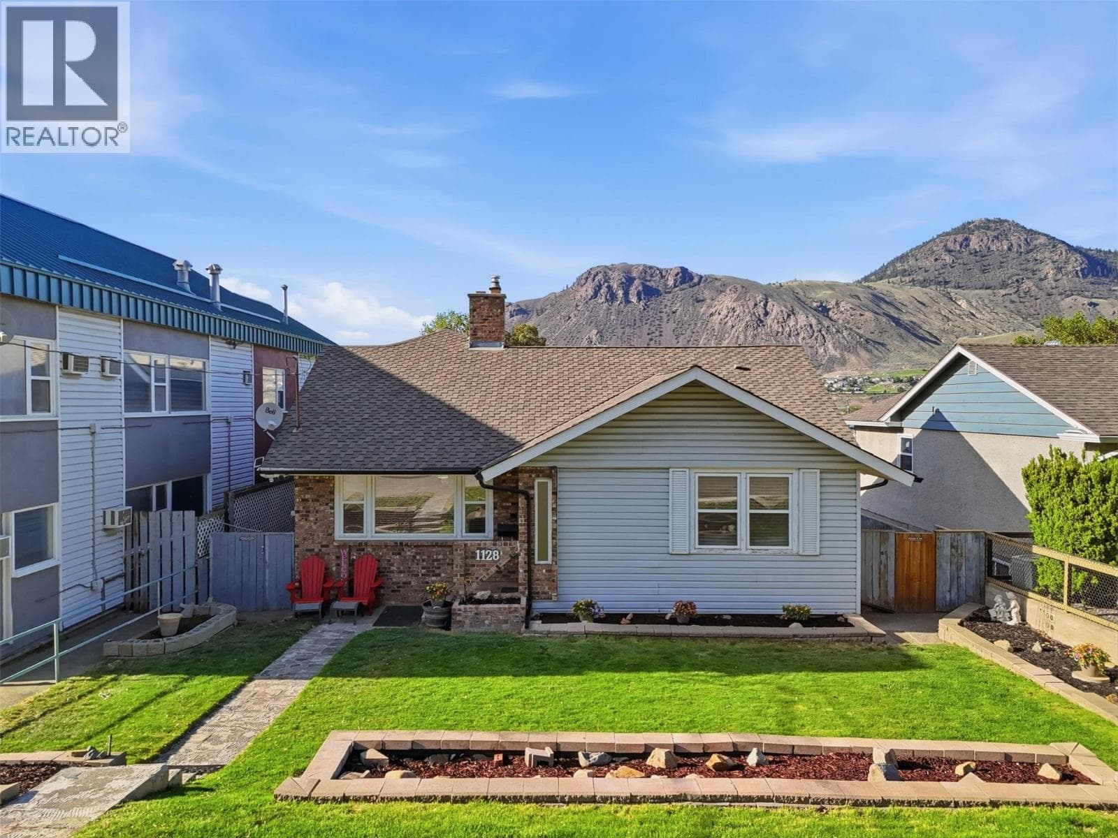 1128 NICOLA STREET, Interior REALTORS® — photo 3