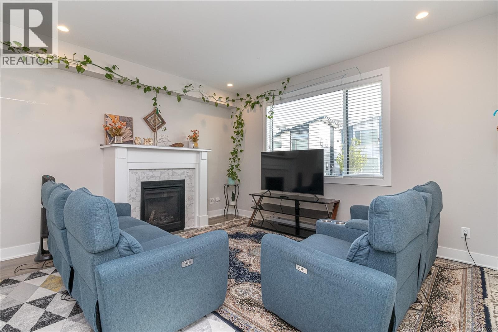 2716 Celestial Crt, Victoria — photo 3