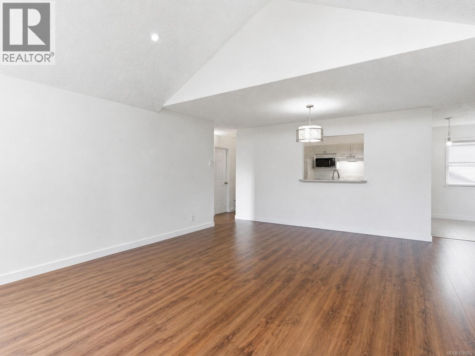 9 571 Bradley St, Vancouver Island — photo 5